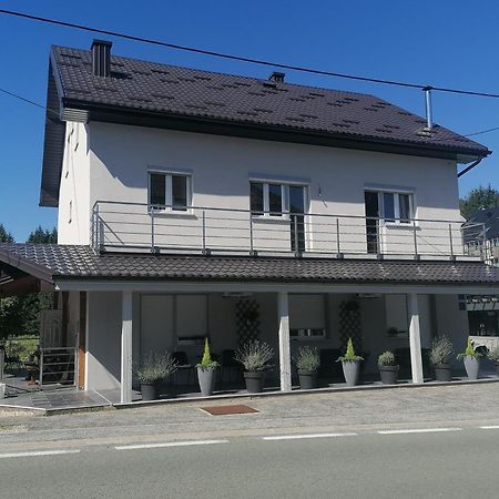 Guest House Mylan Licko Petrovo Selo Exterior foto