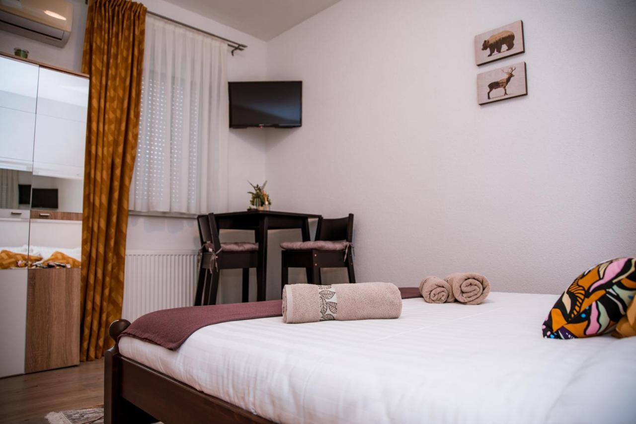Guest House Mylan Licko Petrovo Selo Exterior foto